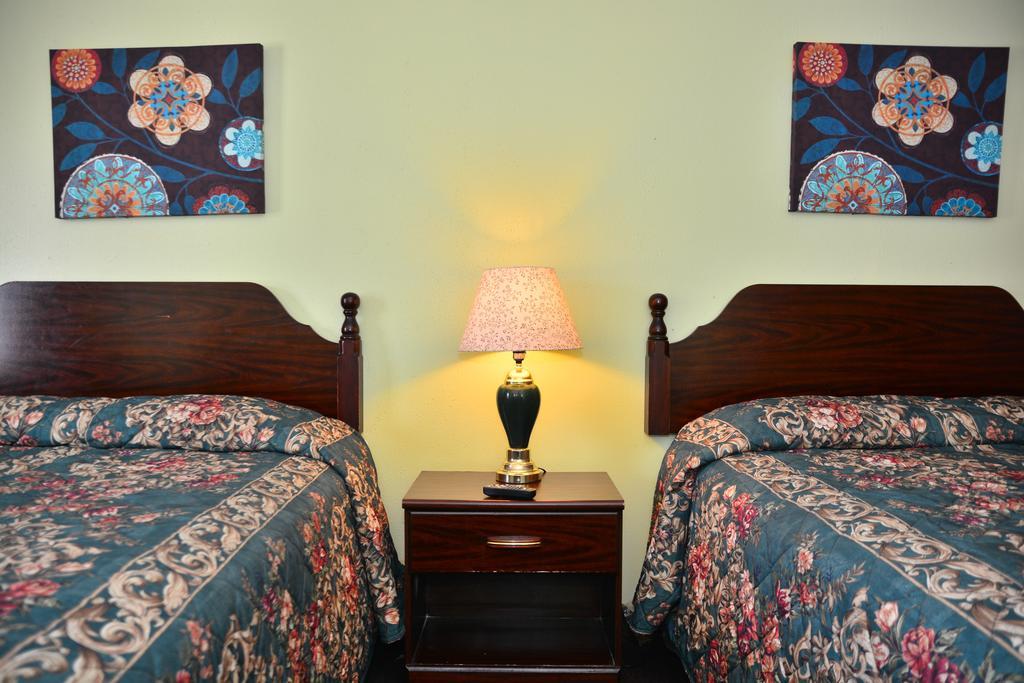 Scottish Inn And Suites Tomball Room photo