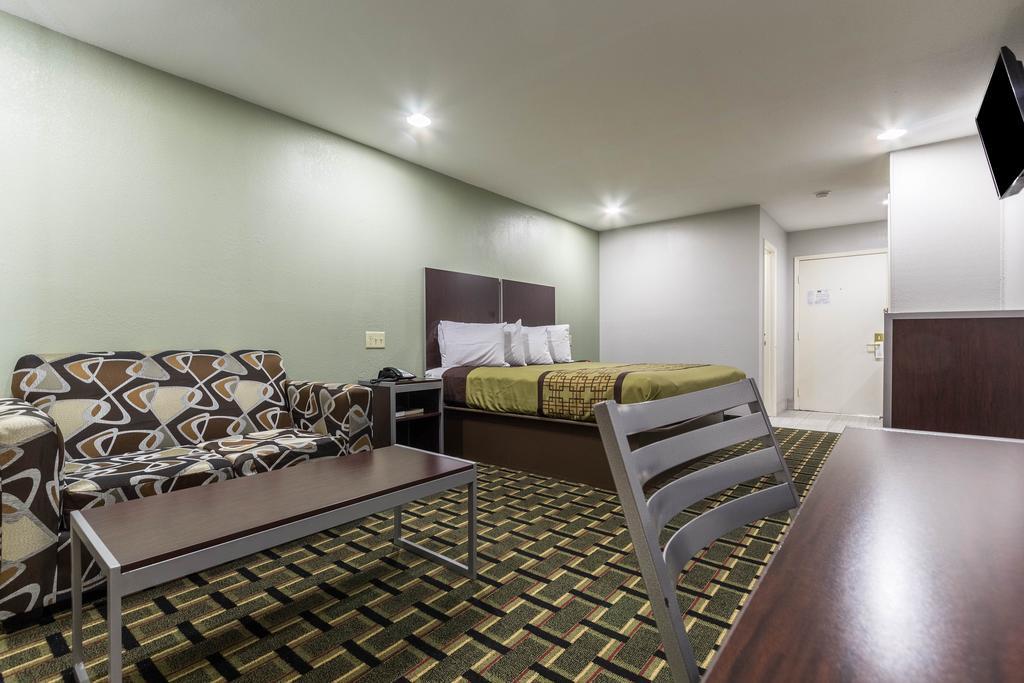 Scottish Inn And Suites Tomball Exterior photo