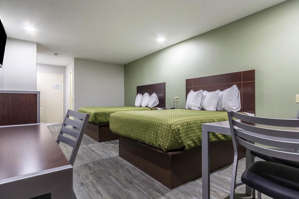 Scottish Inn And Suites Tomball Exterior photo