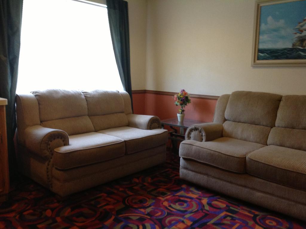 Scottish Inn And Suites Tomball Exterior photo